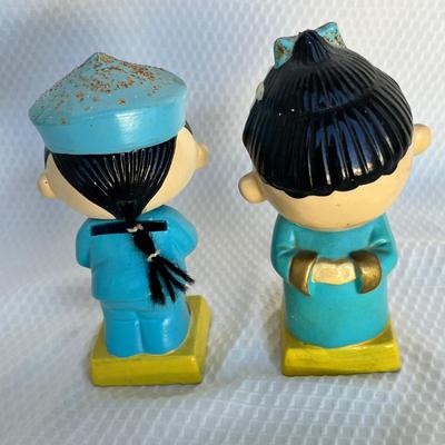 Lot 124 Kissing bobble heads