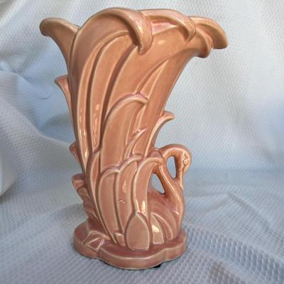 Lot 131 Mc Coy Pink Swan vase