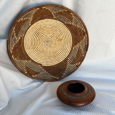 Lot 136 Vintage bowls