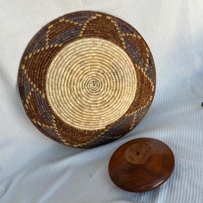 Lot 136 Vintage bowls