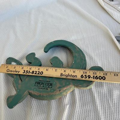 Lot 155 Lizard wall decor