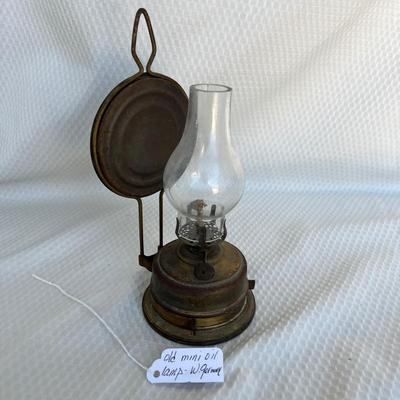 Lot 161 Antique oil lamp