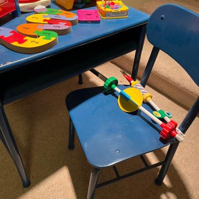 Desk w/chair & toys