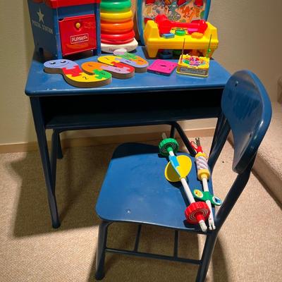 Desk w/chair & toys