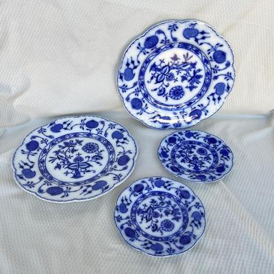 Lot 173 Blue Onion Grouping