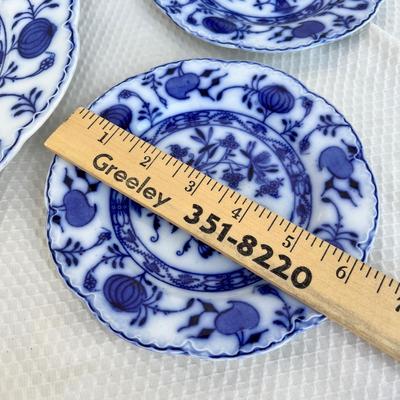 Lot 173 Blue Onion Grouping