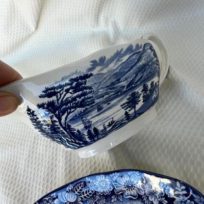 Lot 174 Liberty Blue Gravy boat & liner