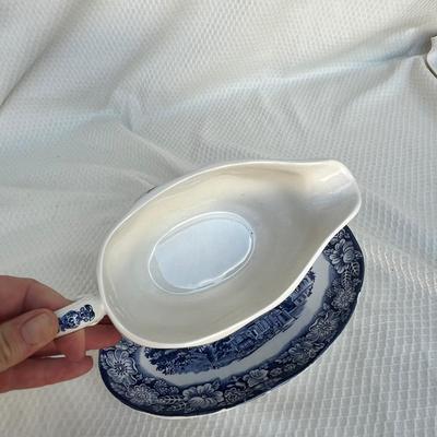 Lot 174 Liberty Blue Gravy boat & liner