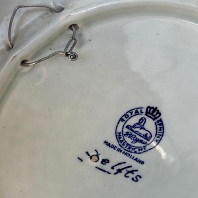 Lot 176 Blue souvenir china