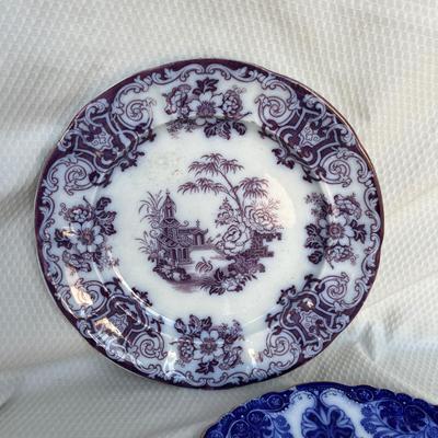 Lot 17 Flow Blue & Mulberry plates