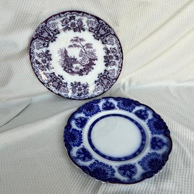 Lot 17 Flow Blue & Mulberry plates