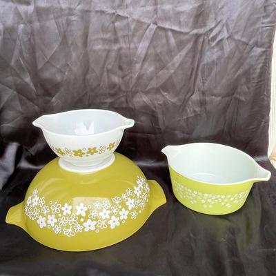 Lot 186 Pyrex Crazy Daisy lot