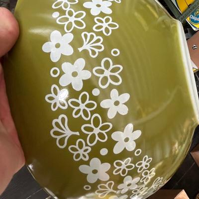Lot 186 Pyrex Crazy Daisy lot
