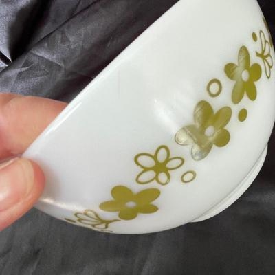 Lot 186 Pyrex Crazy Daisy lot