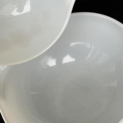 Lot 187 Pyrex Butterfly Gold bowls