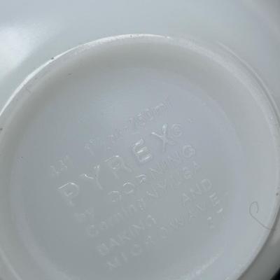 Lot 187 Pyrex Butterfly Gold bowls