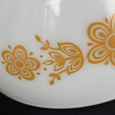 Lot 187 Pyrex Butterfly Gold bowls