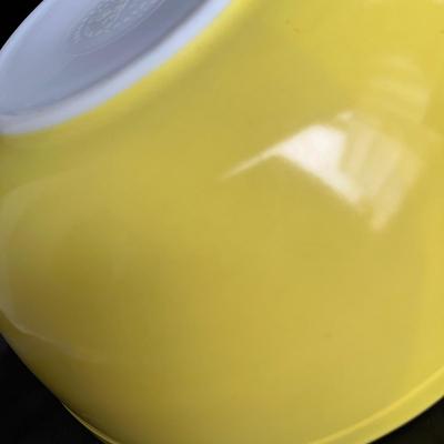 Lot 189 Pyrex primary colors bowls
