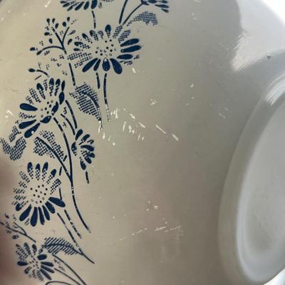 Lot 192 Pyrex lot