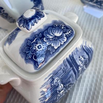 Lot 171 Liberty Blue Set
