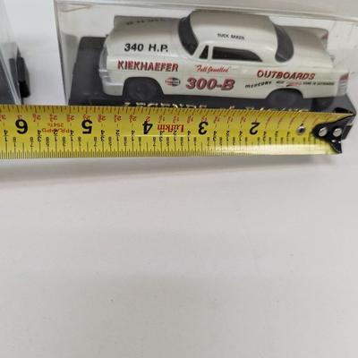 Quartzo 1/43 1956 Ford Fairlane NASCAR #22 & Buck Baker Chrysler 300
