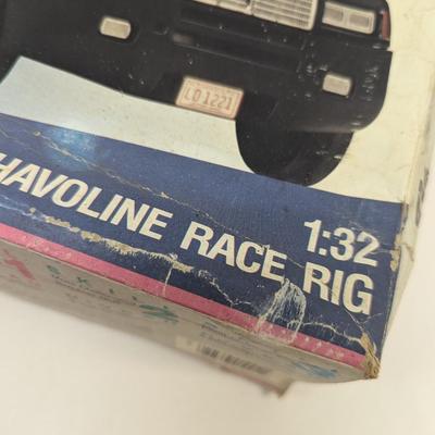 SnapTite Havoline Race Rig 1/32 Model