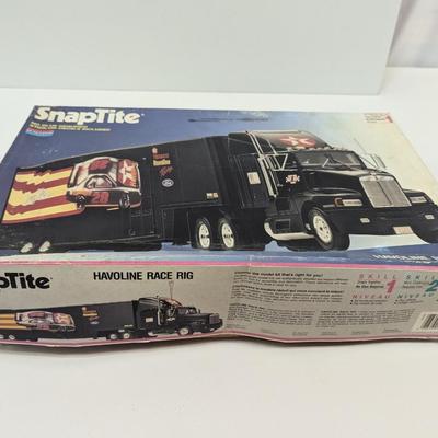 SnapTite Havoline Race Rig 1/32 Model