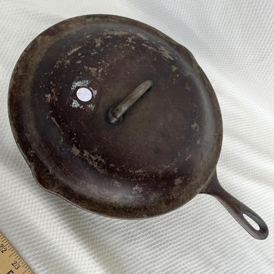 Lot 231 #10 Skillet w/ Lid