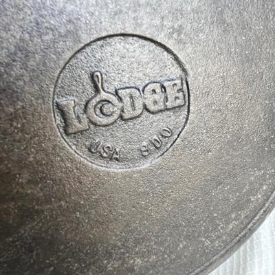 Lot 234 Vintage Lodge Dutch Oven