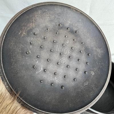 Lot 234 Vintage Lodge Dutch Oven