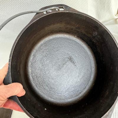 Lot 234 Vintage Lodge Dutch Oven