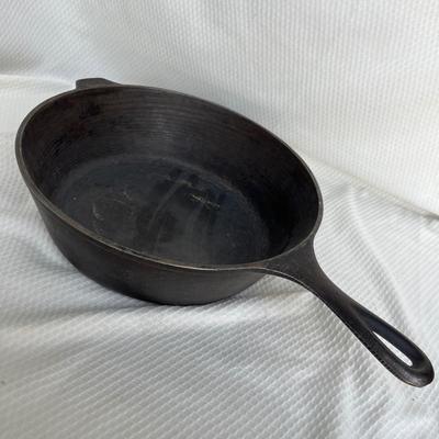 Lot 238 Number 8 deep skillet