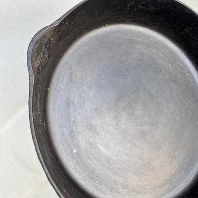 Lot 239 Erie #9 Skillet Late 1800s Griswold.