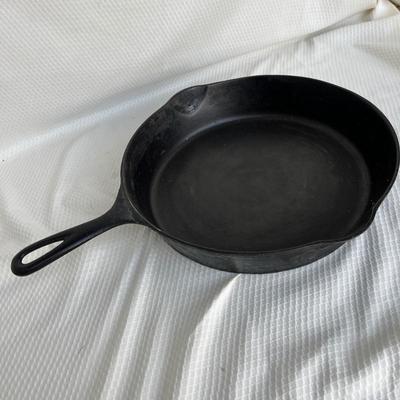 Lot 239 Erie #9 Skillet Late 1800s Griswold.