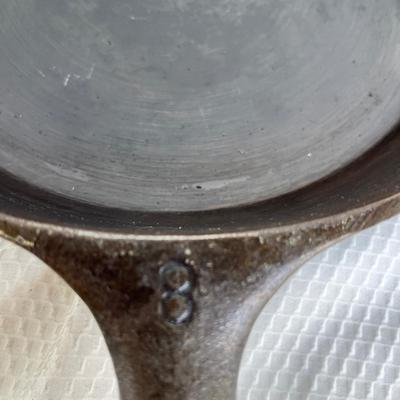 Lot 241 Cast #8 skillet