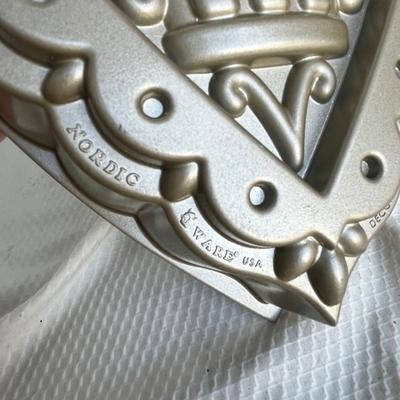 Lot 247 Nordic Ware Heart Cake pan