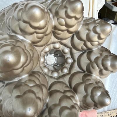 Lot 248 Nordic Ware Bundt Pan Christmas trees