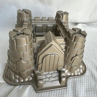 Lot 249 Nordic Ware Sand Castle Bundt Pan