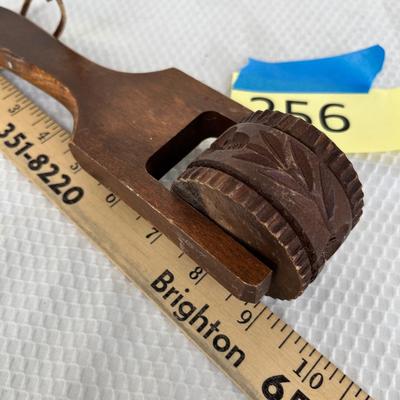 Lot 256 Pennsylvania Dutch Roller