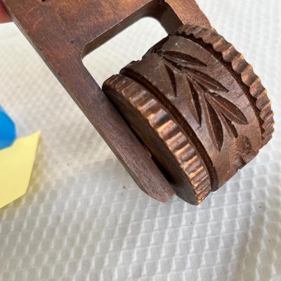 Lot 256 Pennsylvania Dutch Roller