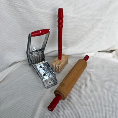 Lot 259 Vintage red handle kitchen items