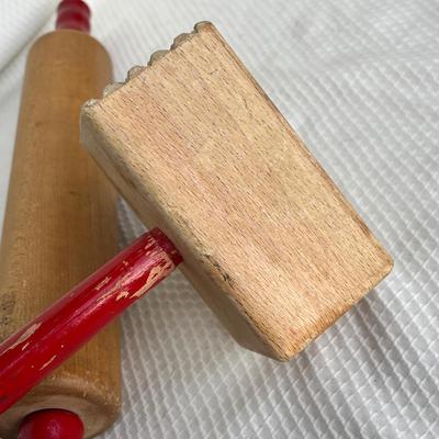 Lot 259 Vintage red handle kitchen items