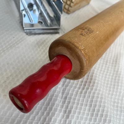 Lot 259 Vintage red handle kitchen items
