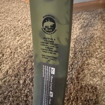 Bear White Tail 2 bow and arrows