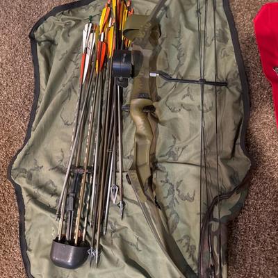 Bear White Tail 2 bow and arrows