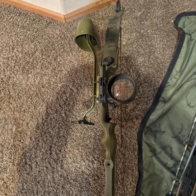 Bear White Tail 2 bow and arrows