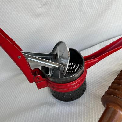 Lot 263 Vintage kitchen items
