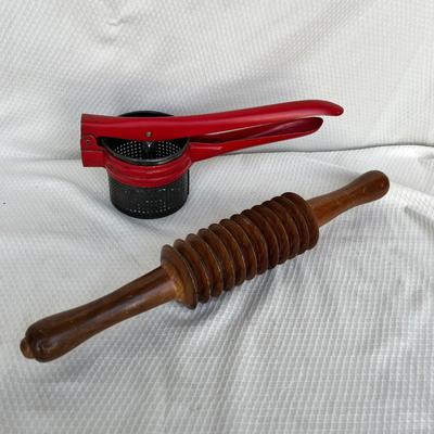 Lot 263 Vintage kitchen items