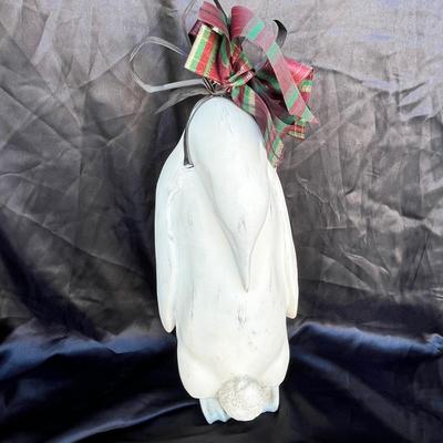 Lot 281 Penguin Figure