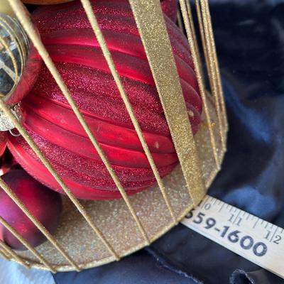 Lot 283 Present of Ornaments
